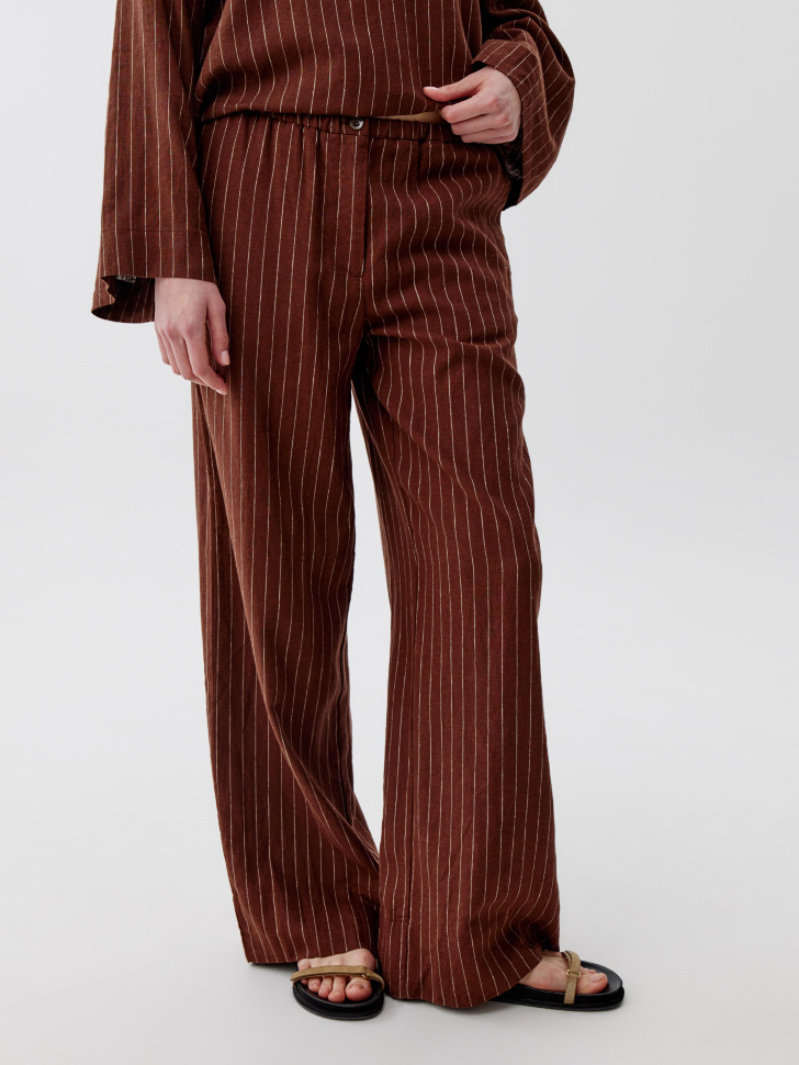 свободные брюки из смесового льна от бренда sela вид слева