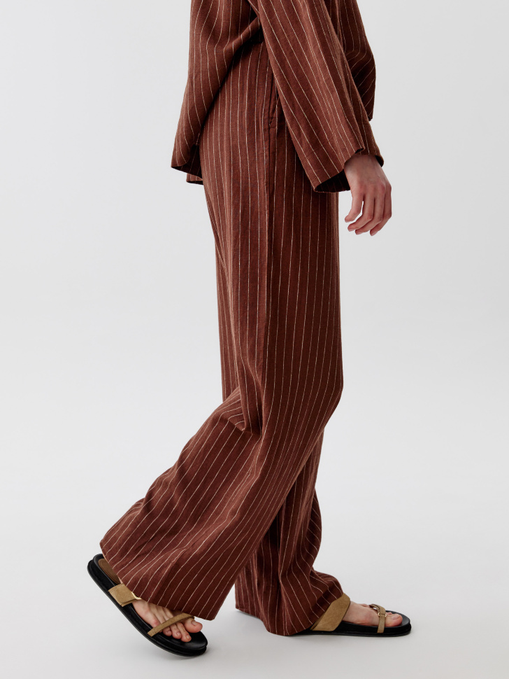 свободные брюки из смесового льна по цене 4299 руб вид справа