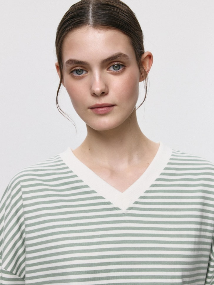 Лонгслив ANNA OVERSIZE FIT с треугольным вырезом. Фото №3