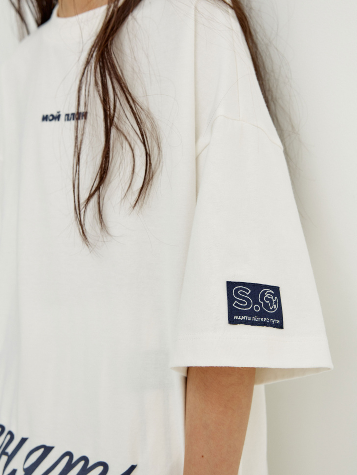 футболка оверсайз для девочек с принтом  x яндекс путешествия по цене 1499 руб вид справа