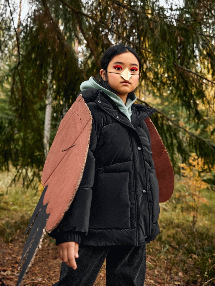 Короткая стеганая куртка с бархатным эффектом для девочек (черный, 134/ 9-10 YEARS) от Sela