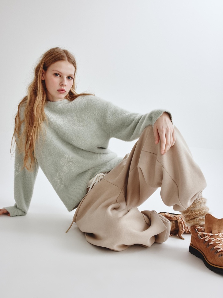 пушистый джемпер из линейки  young из проверенных материалов спереди