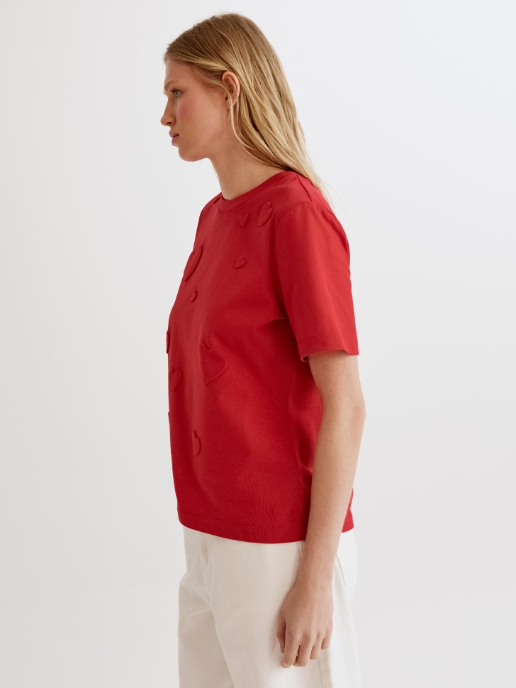 футболка с вышивкой и стразами из россии вид сбоку