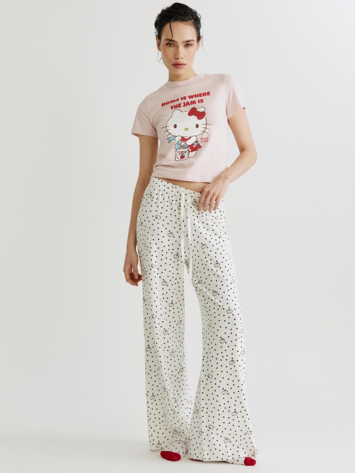футболка для дома с принтом hello kitty от бренда sela вид слева