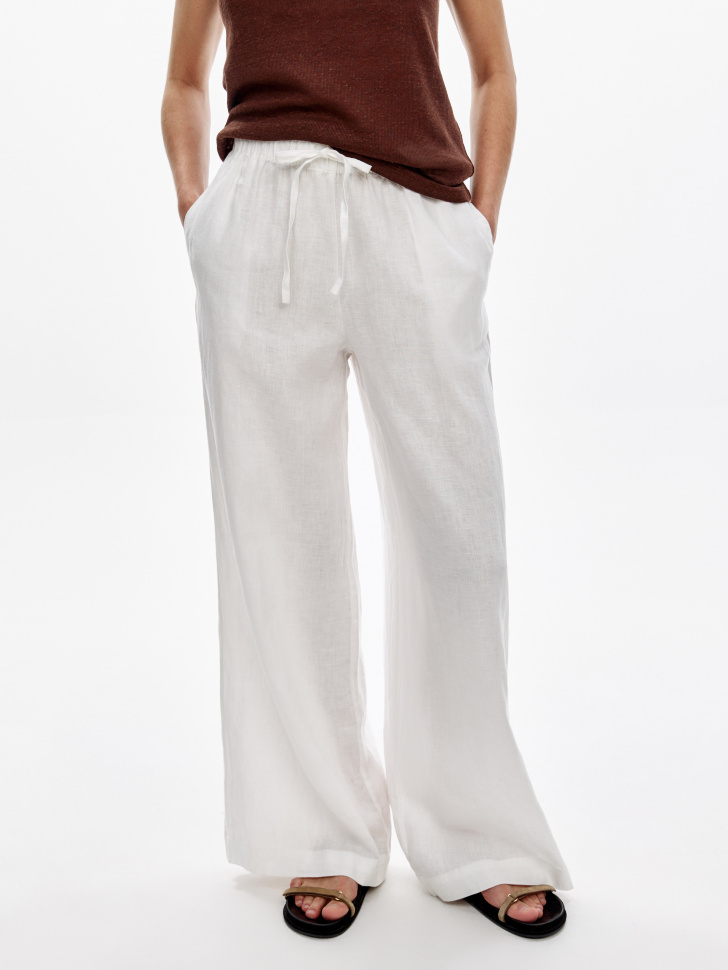 широкие брюки из 100% льна от бренда sela вид слева