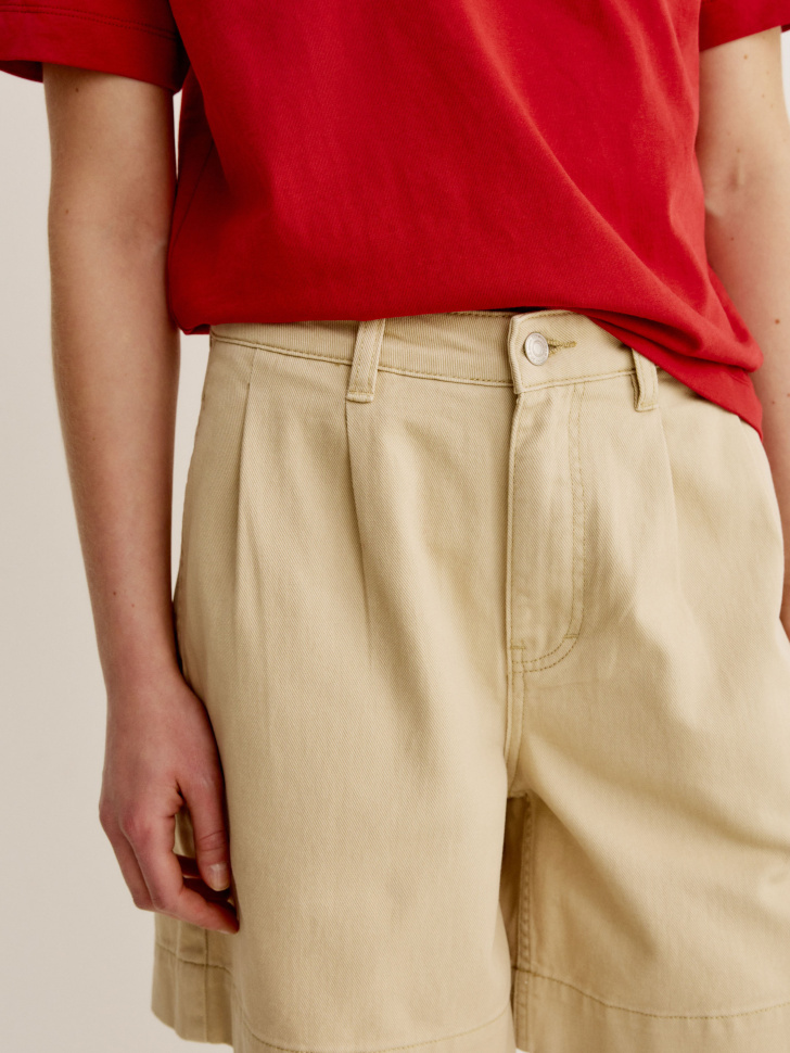 широкие джинсовые шорты с высокой посадкой из россии вид сбоку