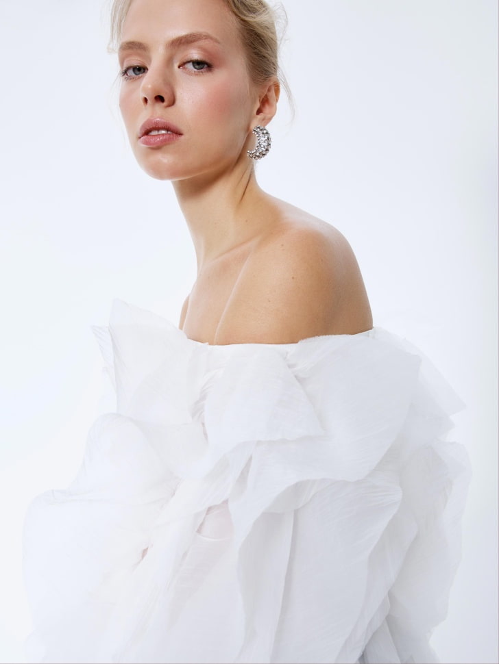 объемный топ с воланами из органзы 4680798747583 купить с доставкой