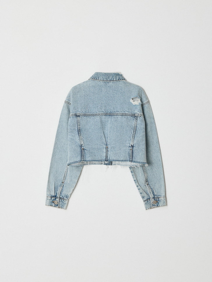 укороченная джинсовая куртка для девочек от бренда sela вид слева