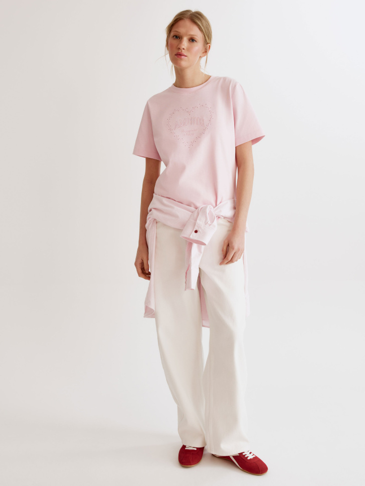 футболка с вышивкой и стразами от бренда sela вид слева