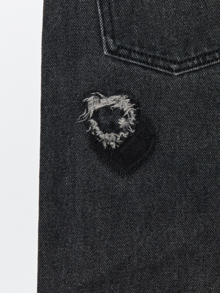 широкие джинсы с аппликацией для девочек из россии вид сбоку