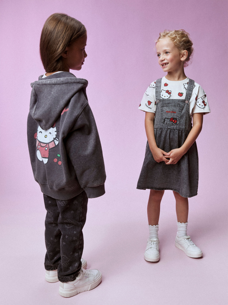

Джинсовый сарафан с вышивкой Hello Kitty для девочек