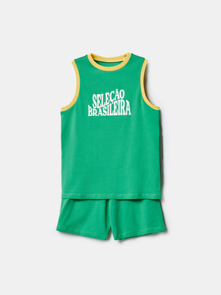 комплект из майки и шорт для мальчиков от бренда sela вид слева