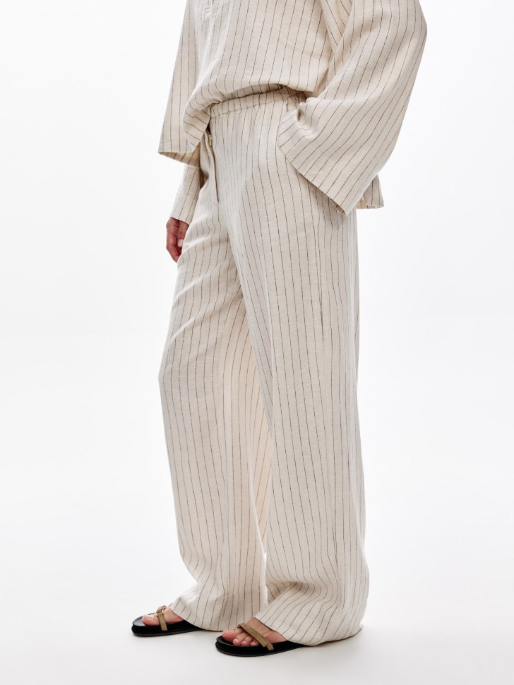 свободные брюки из смесового льна по цене 4299 руб вид справа