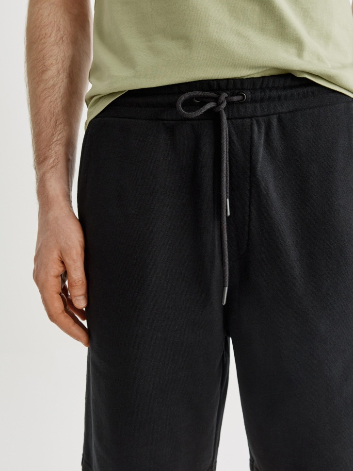 трикотажные прямые шорты от бренда sela вид слева