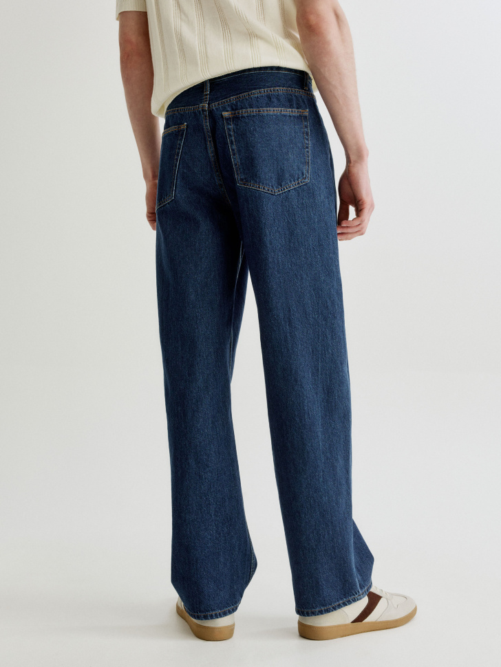 прямые джинсы со средней посадкой по цене 2799 руб вид справа