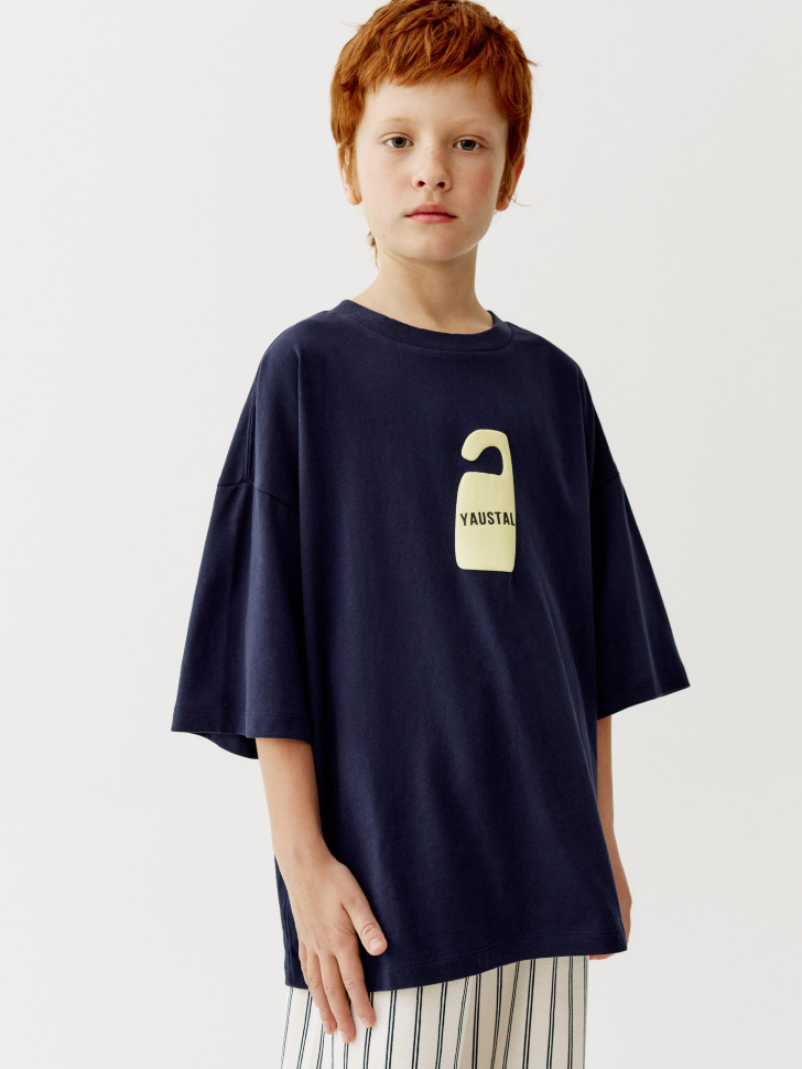 футболка оверсайз для мальчиков с принтом  x яндекс путешествия по цене 1499 руб вид справа