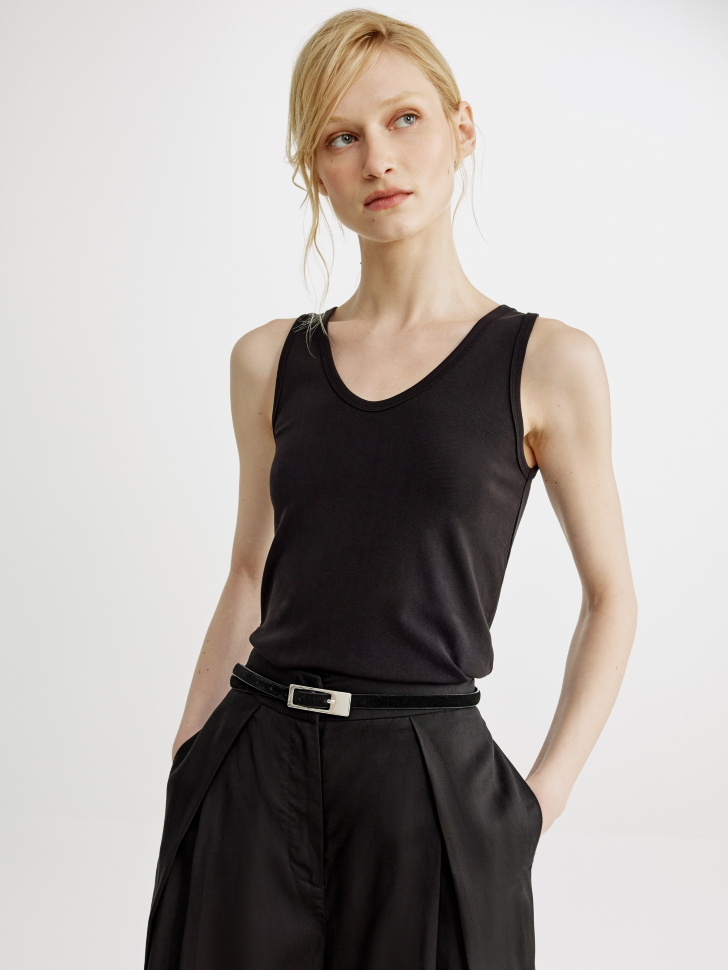 топ приталенный с треугольным вырезом из смесового лиоцелла из россии вид сбоку