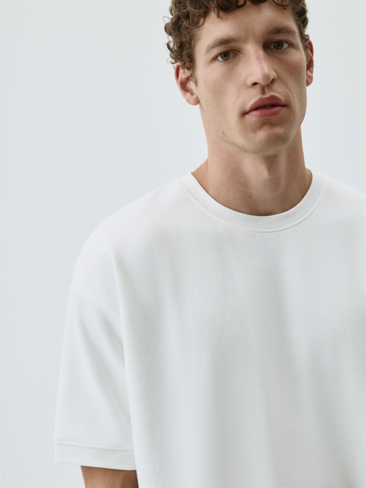 

Базовая футболка OVERSIZE FIT