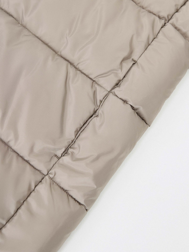 базовое стеганое пальто с капюшоном для взрослого возраста с изнаночной стороны