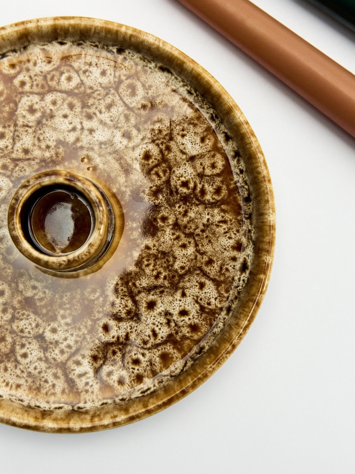 подсвечник из фарфора от бренда sela вид слева