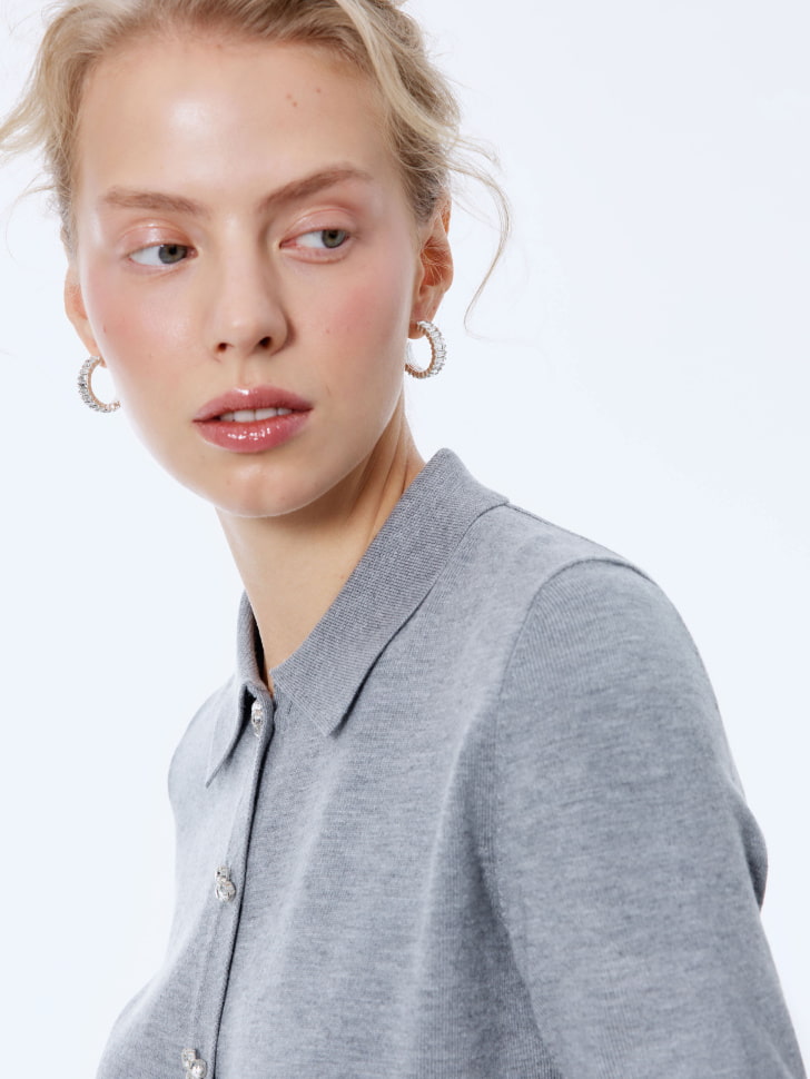 вязаный джемпер-поло с пуговицами из страз 4610517235046 купить с доставкой