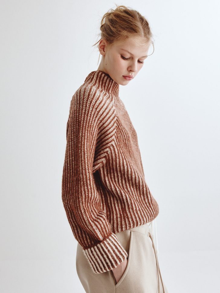 вязаный джемпер с содержанием шерсти из линейки  young из шерсти спереди