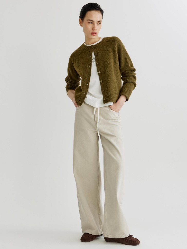 вязаный кардиган с содержанием шерсти от бренда sela вид слева