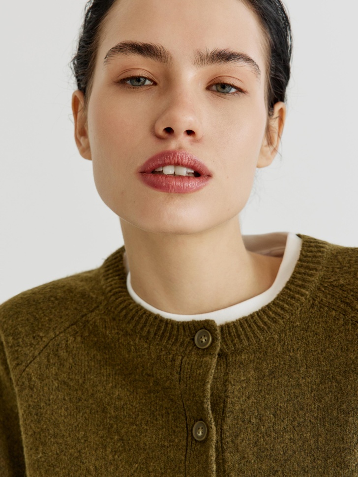 вязаный кардиган с содержанием шерсти по цене 3599 руб вид справа