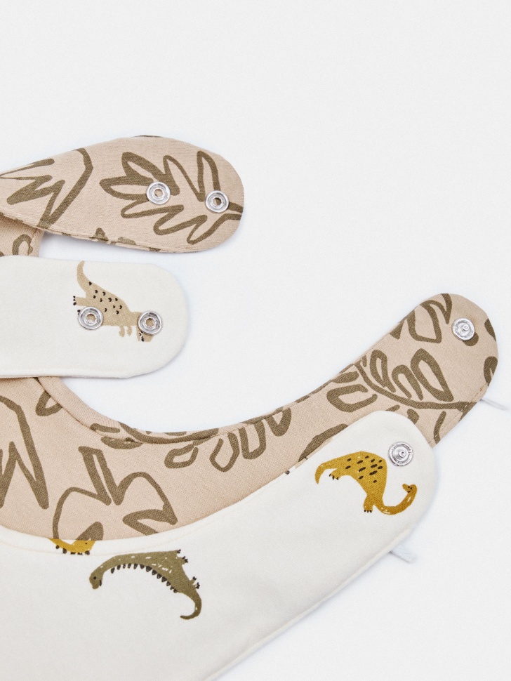 набор из 2 нагрудников для малышей от бренда sela вид слева