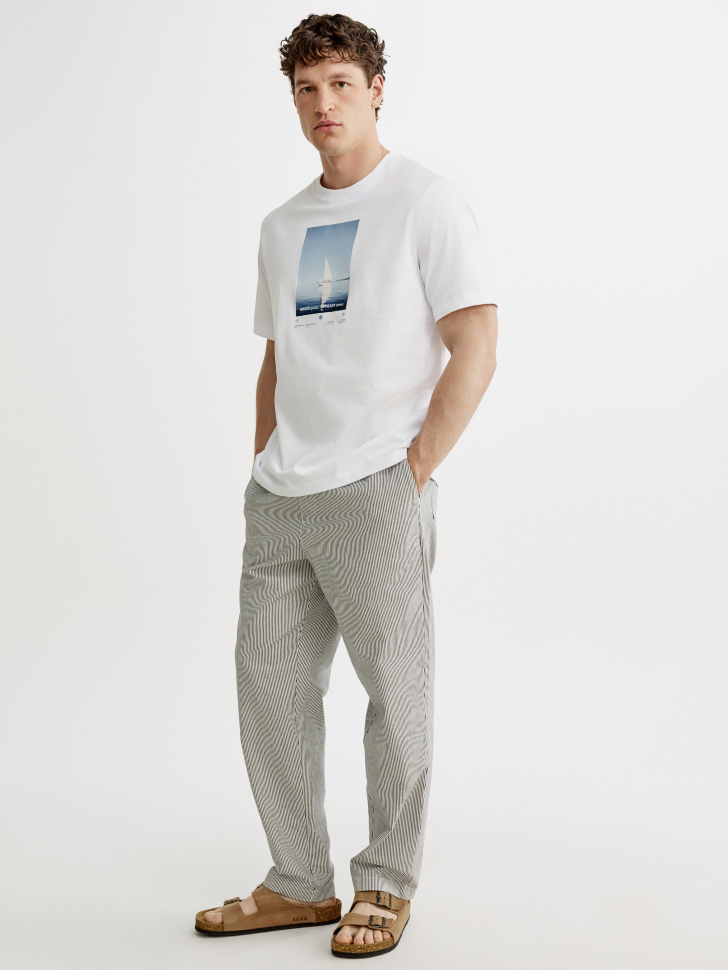 футболка прямого кроя с принтом от бренда sela вид слева