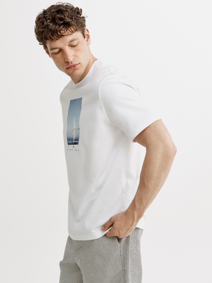 футболка прямого кроя с принтом из россии вид сбоку