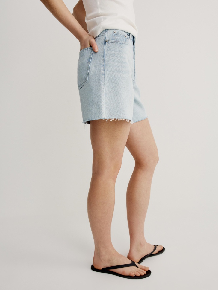 джинсовые шорты с необработанным краем из россии вид сбоку