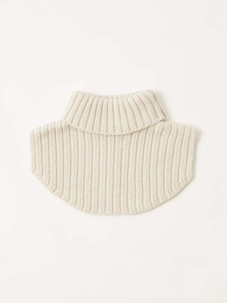 

Вязаная манишка с горлом для девочек