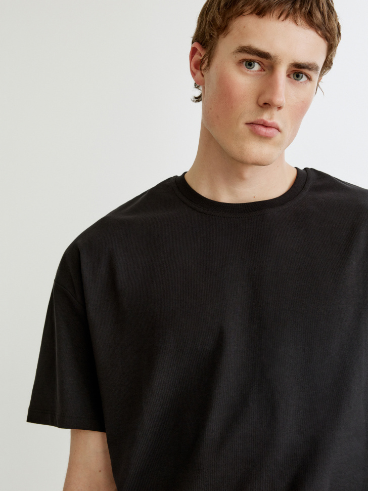 базовая футболка regular fit из россии вид сбоку