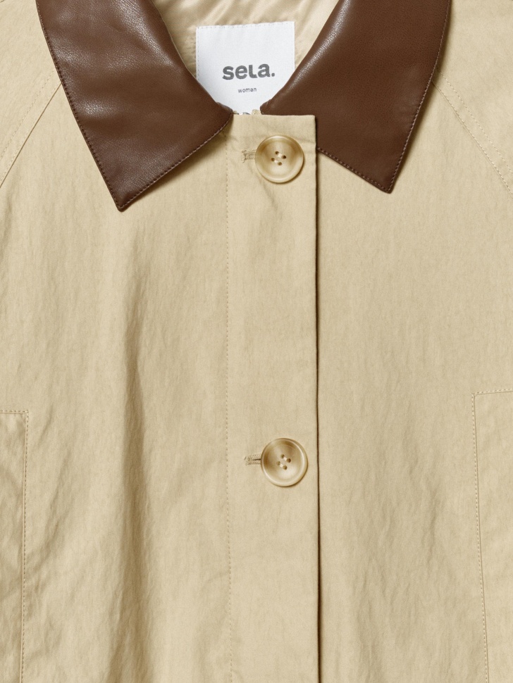 куртка с контрастным воротником из экокожи универсального стиля с лицевой стороны