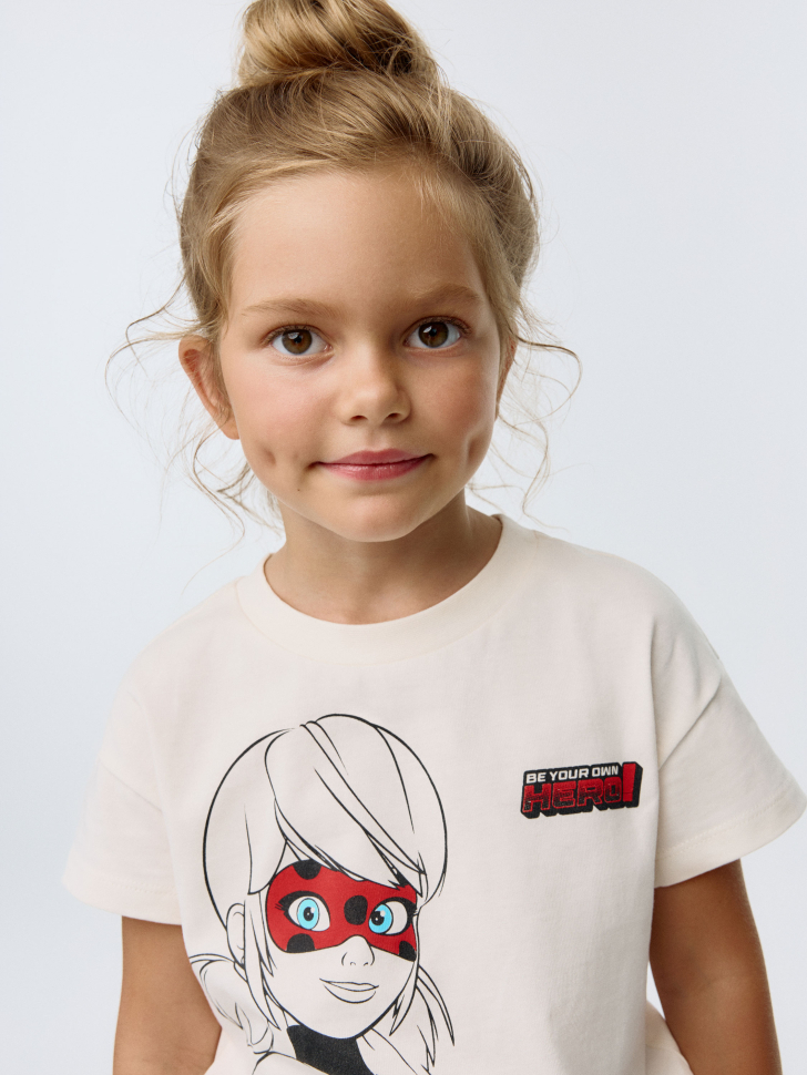 Футболка оверсайз с принтом Lady Bug для девочек. Фото №3