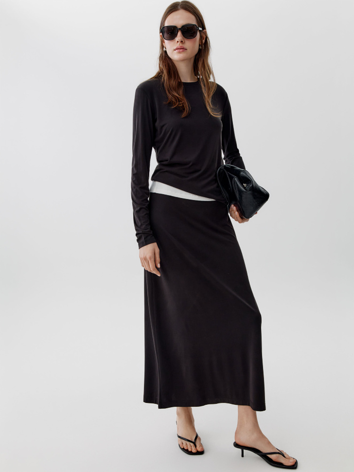 лонгслив приталенный из смесовой вискозы от бренда sela вид слева