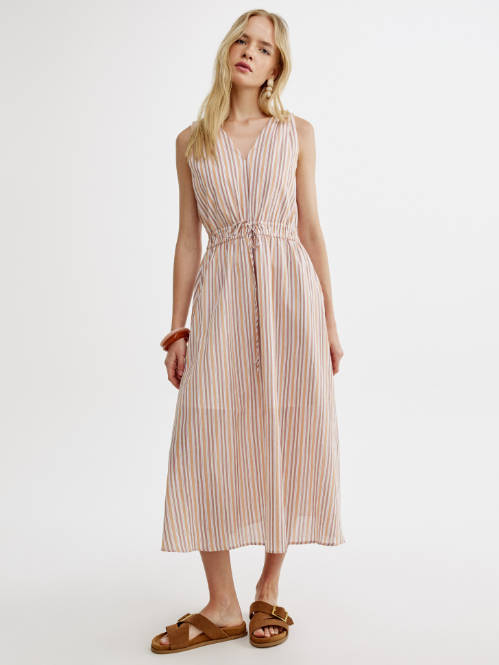 платье со сборкой на талии из тонкого хлопка от бренда sela вид слева