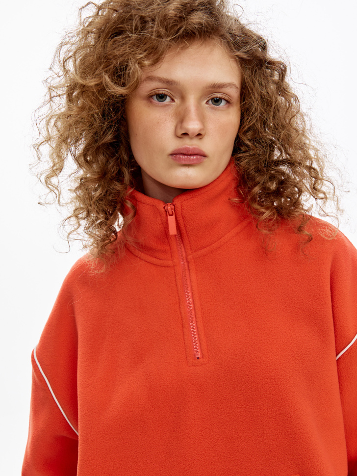 толстовка с воротником на молнии из линейки  young по цене 3599 руб вид справа