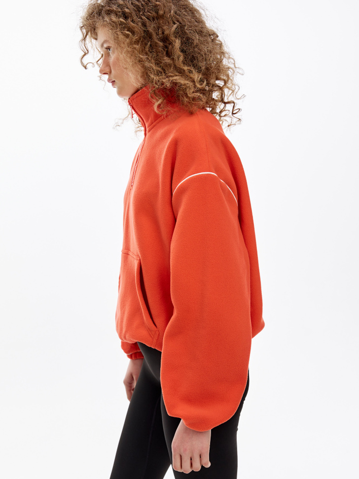 толстовка с воротником на молнии из линейки  young из россии вид сбоку