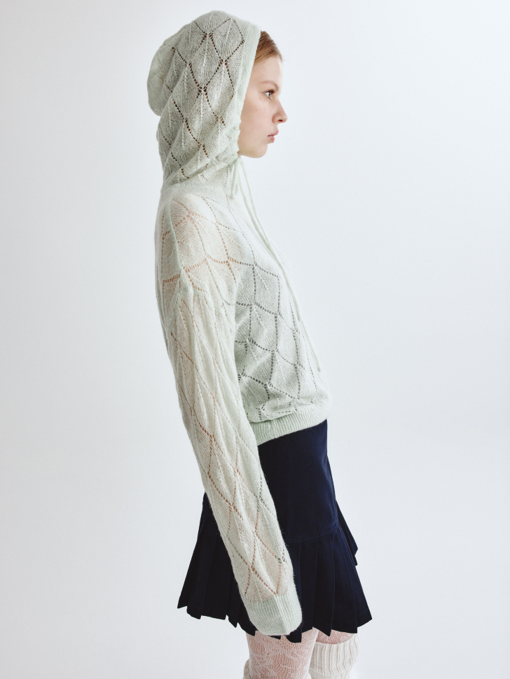 вязаное худи с содержанием шерсти из линейки  young из россии вид сбоку