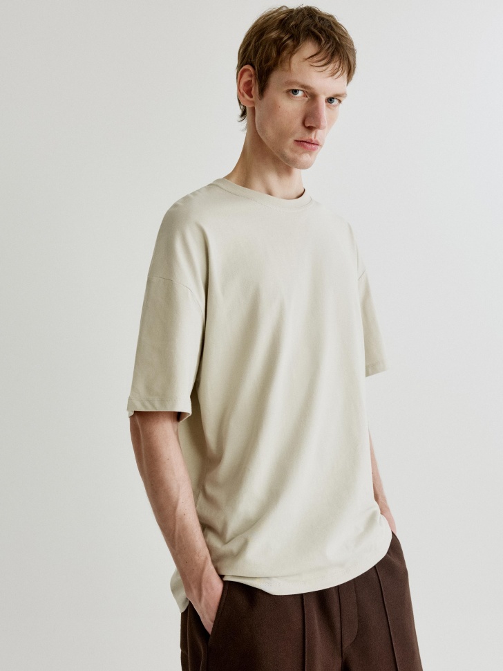 базовая футболка regular fit из россии вид сбоку