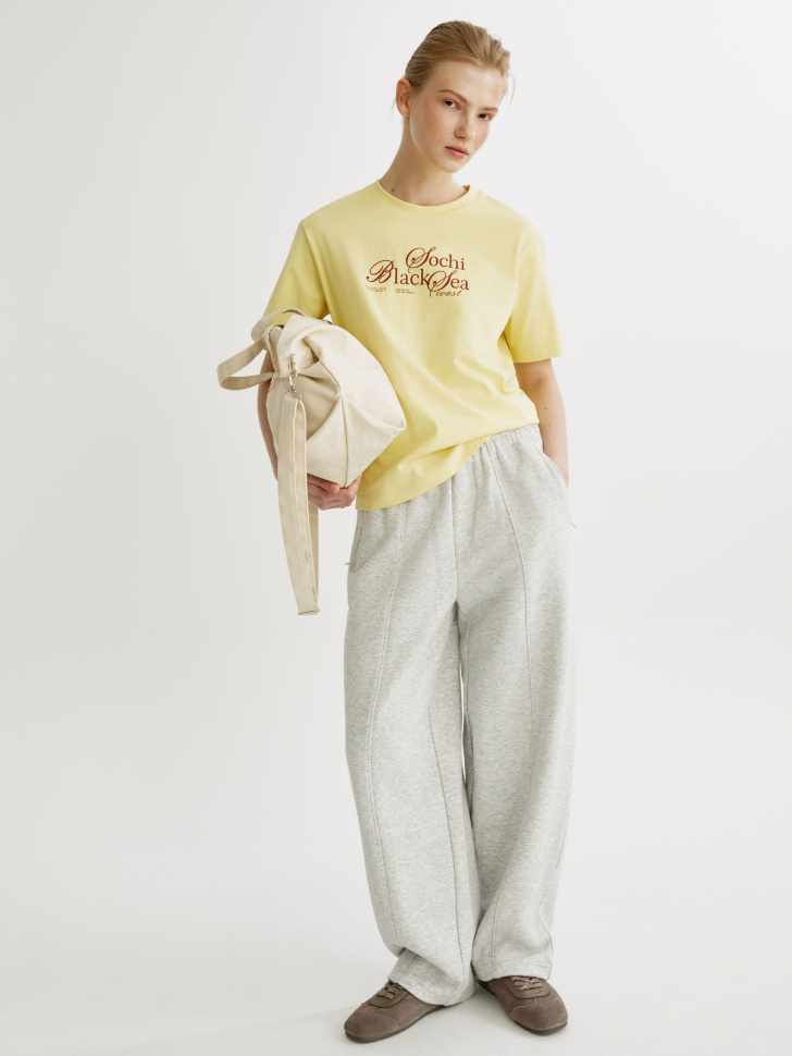 футболка с принтом от бренда sela вид слева