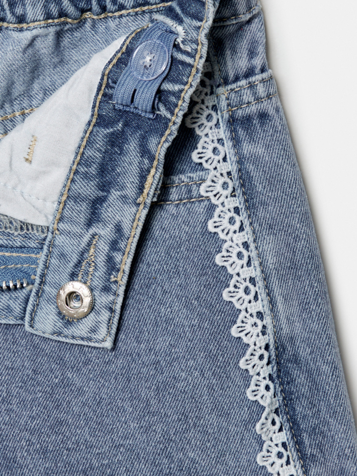 джинсовые шорты с кружевом и бантиками для девочек из хлопка спереди