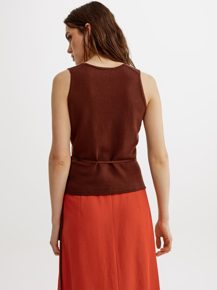 вязаный жилет на завязке с содержанием лиоцелла и льна по цене 2599 руб вид справа