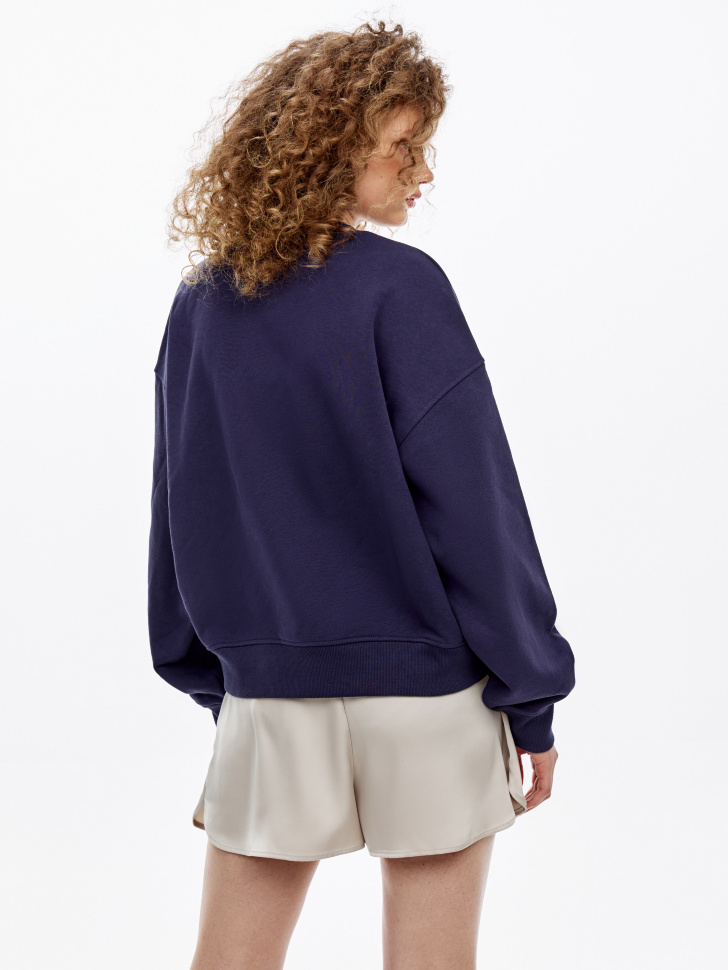 свитшот оверсайз с принтом из линейки  young по цене 3799 руб вид справа