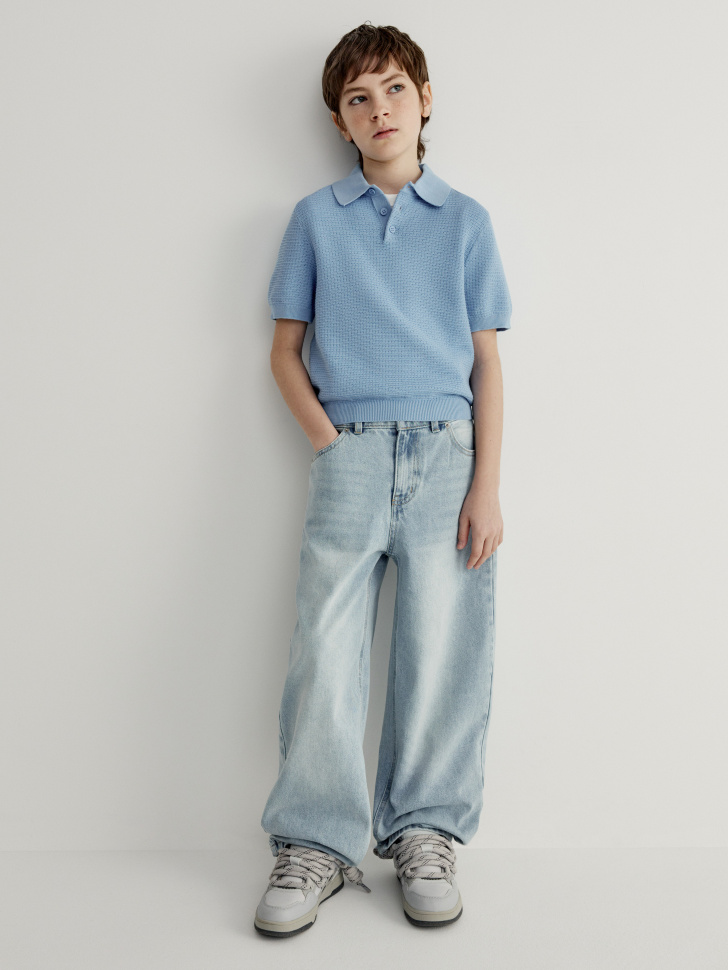 вязаное поло с коротким рукавом для мальчиков по цене 1799 руб вид справа