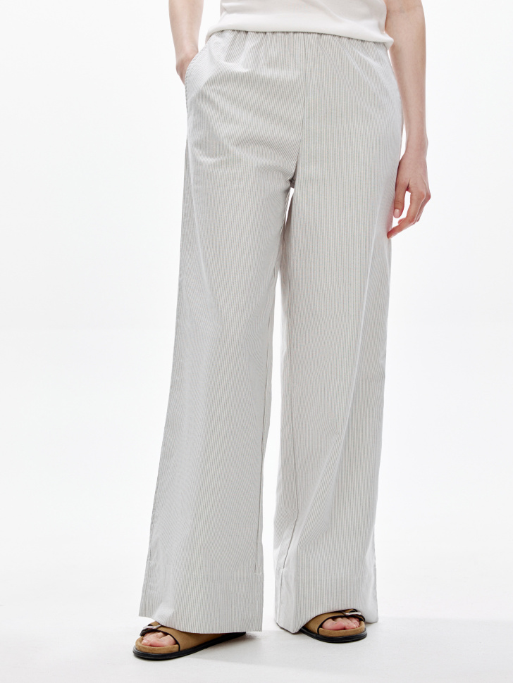 широкие брюки в полоску из хлопка от бренда sela вид слева