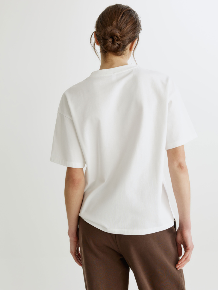 базовая футболка оверсайз по цене 999 руб вид справа