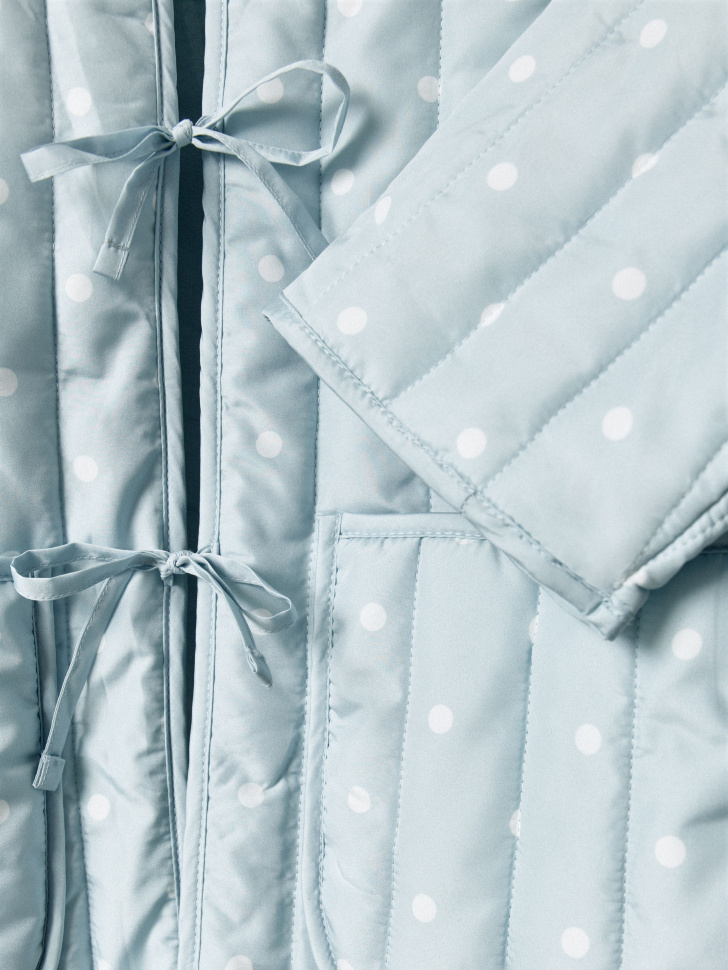 легкая стеганая куртка с завязками для девочек по цене 3499 руб вид справа